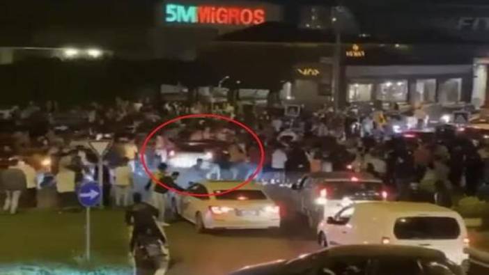 Bursa'da kutlama yapan Galatasaray taraftarlarının arasına otomobille daldı