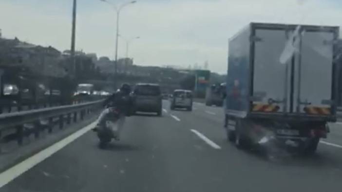 Makas atan motosikletli trafiği birbirine kattı