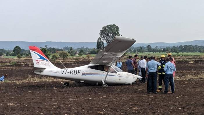 Hindistan'da Hava Kuvvetlerinin eğitim uçağı düştü
