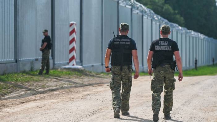 Polonya Belarus sınırını Belarus ve Rusya'dan gelen yük trafiğine kapattı