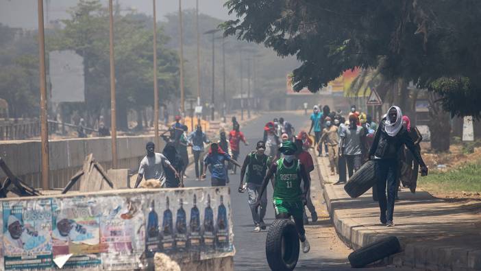 Senegal’de sokaklar karıştı. Halk sokağa indi