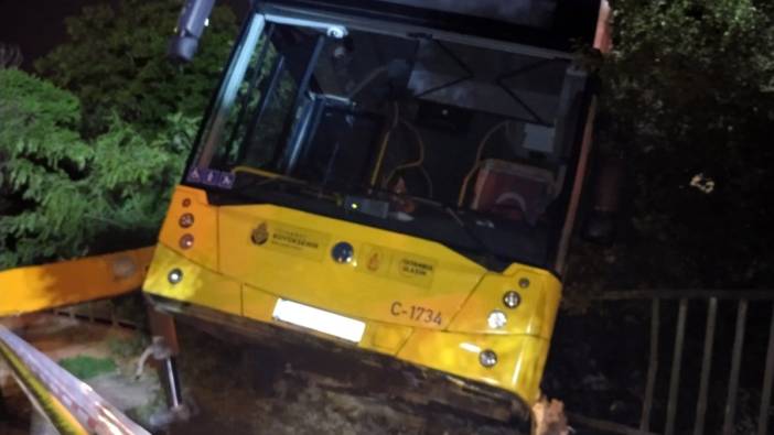 Beykoz'da freni boşalan otobüs bir evin bahçesine düştü