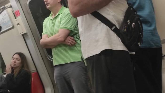 Metroda ayaktaki adam muhalefetin Hazine Bakanı adayı Bilge Yılmaz