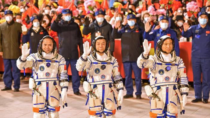 Çinli astronotların uzay macerası bitti