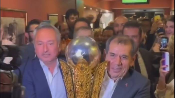 Galatasaray'da gelenek bozulmadı. Dursun Özbek şampiyonluk kupasını Cemiyet'e getirdi