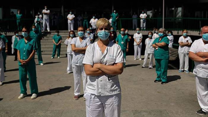 Endonezya'da doktor ve hemşireler sağlık alanındaki kanun teklifini protesto etti