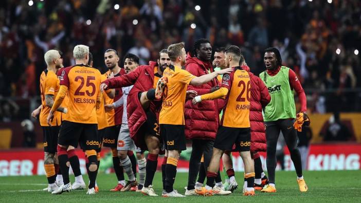 Galatasaray’da iki futbolcunun bileti kesildi