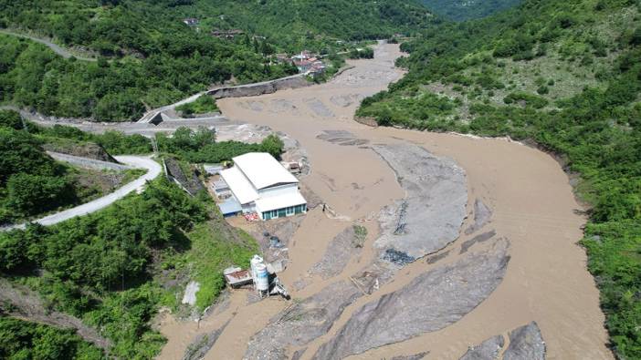 Bozkurt’ta heyelan: 11 köyün bağlantı yolu çöktü