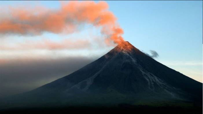 Mayon Yanardağı çevresi tahliye ediliyor! Patlama ihtimali var