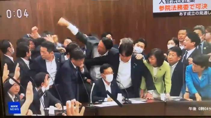 Sığınmacı yasası Japon Meclisi'ni karıştırdı. Yumruklar havada uçuştu