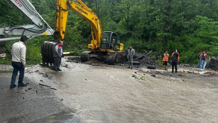 Ordu'da sağanak yağış sonrası dere taştı