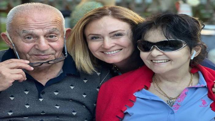 Ceyda Düvenci'den anne ve babasıyla çekilmiş fotoğrafı üzerinden taşınma paylaşımı