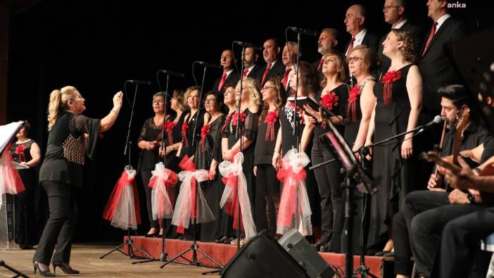 İzmir'de 'Umuda Merhaba' konseri düzenlendi