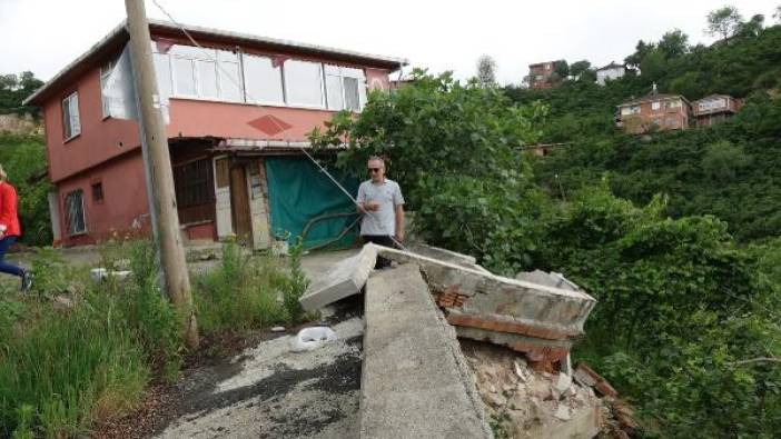 ‘Kayan mahalle’de endişeli yaşam: Evlerin altından su fışkırıyor
