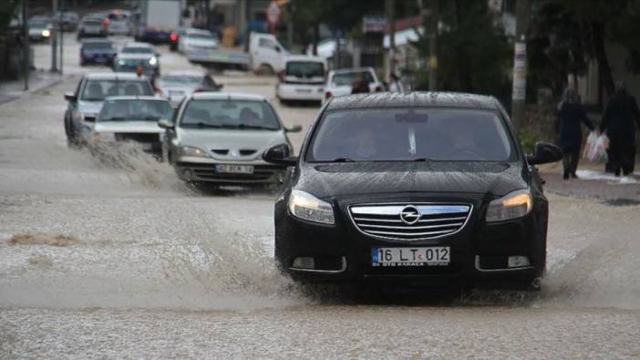 Meteoroloji'den 3 bölgeye sağanak uyarısı: Öğleden sonraya dikkat!