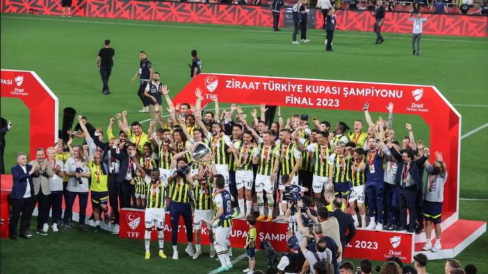 Fenerbahçe şampiyonluk kupasını aldı