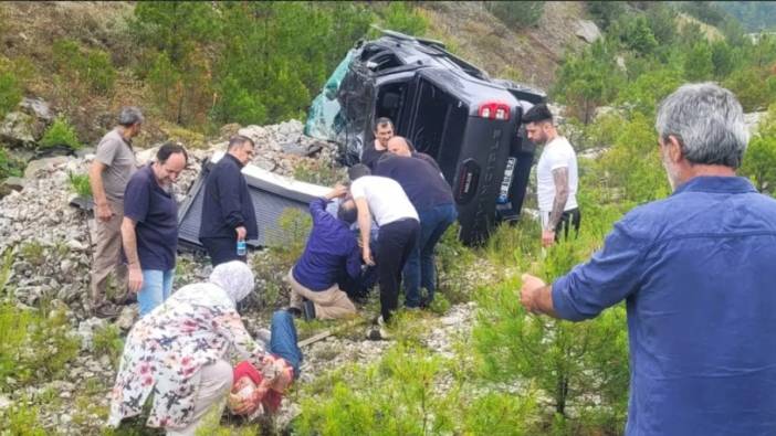 Eski Bakan Nihat Zeybekci trafik kazası geçirdi. Aracı şarampole yuvarlandı