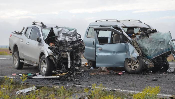 Konya’da feci kaza! Minibüs ile kamyonet çarpıştı: 4 ölü