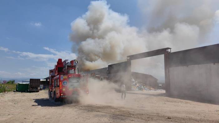 Bursa’da geri dönüşüm tesisinde yangın: İlk müdahaleyi çalışanlar yaptı
