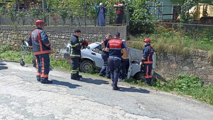 Otomobil istinat duvarına çarptı: Sürücü öldü, eşi ağır yaralandı