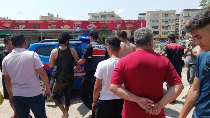 Mersin'de yabancı uyruklu sapıklara linç girişimi.Kaçak Afganları askerler kurtardı