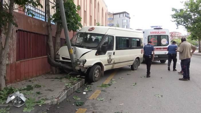 KGM işçilerini taşıyan servis aracı kaza yaptı: 3 yaralı