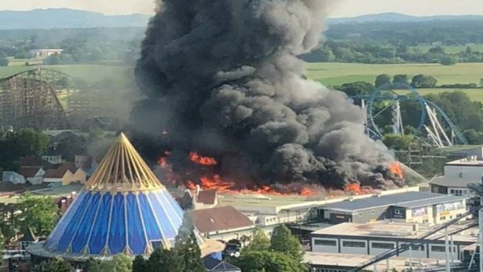 Europa-Park'ta yangın çıktı! 25 bin kişi tahliye edildi