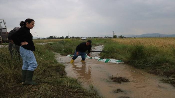 Afyonkarahisar sağanağa teslim: Tarım arazileri ve evleri su bastı