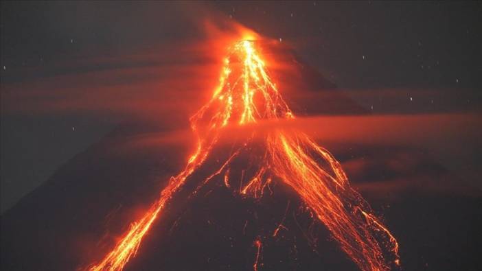 Mayon Yanardağı'ndaki lav akıntıları 2,5 kilometre mesafeye ulaştı