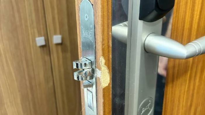 CHP’li vekilin odasının kapısı kırıldı. Meclis'te olay