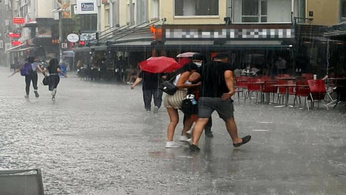 İzmir'de sağanak yağışlar önce yıllara göre 6 kat arttı