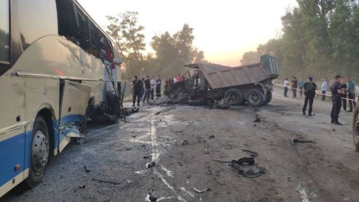 Rusya’da yolcu otobüsü otomobil ve kamyonla çarpıştı: 8 ölü