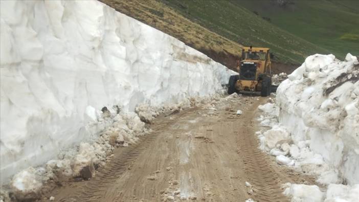 Kars'ta kardan kapalı yayla yolu ulaşıma açıldı