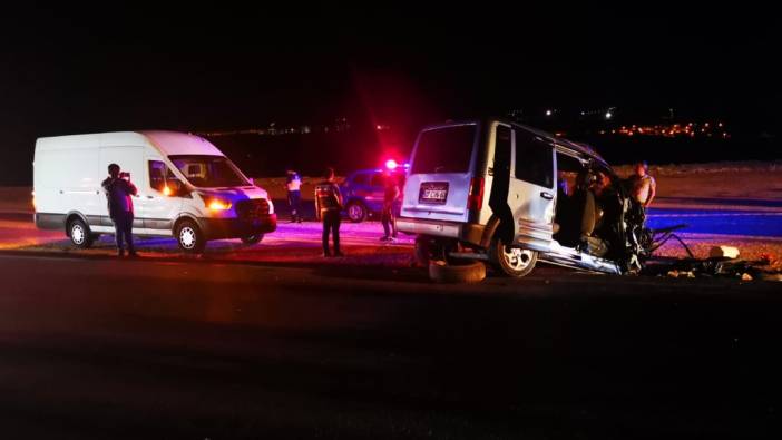Gaziantep'te iki otomobil kafa kafaya çarpıştı: 6 ölü, 1 yaralı