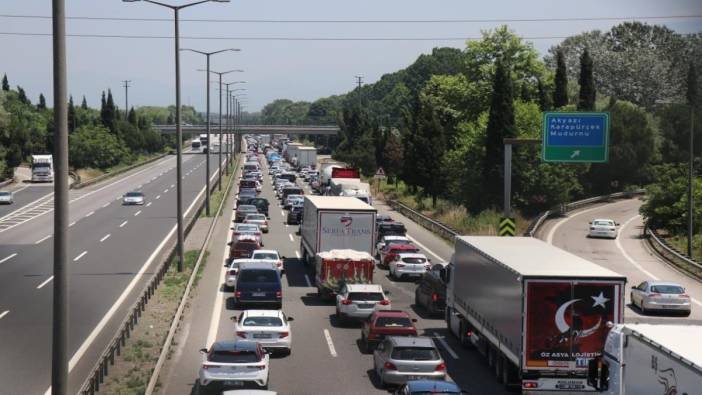 Herkes bir anda yola çıkınca Sakarya'da trafik durma noktasına geldi