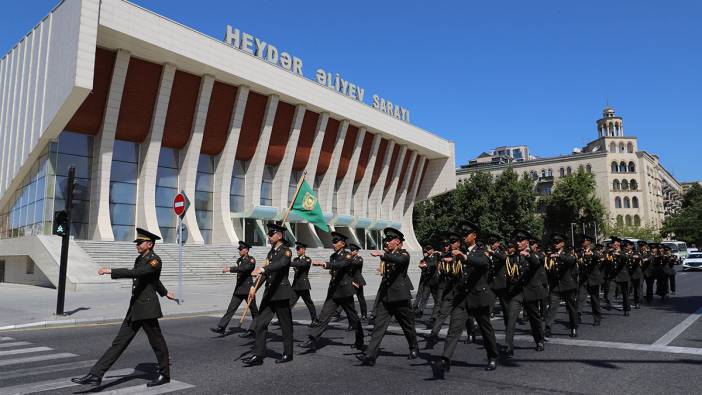 Azerbaycan'da Silahlı Kuvvetler Günü dolayısıyla askeri yürüyüşler yapıldı