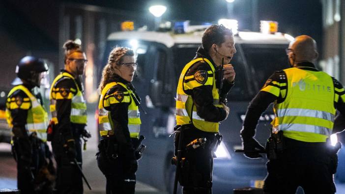 Hollanda'da Türk bakandan polislere başörtüsü, hac, kippa yasağı...