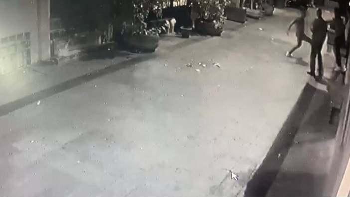 Beyoğlu'nda bıçaklı kavga saniye saniye kameralara yansıdı