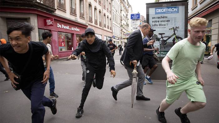 Fransa’da protestoları durdurmak için ilginç yöntem. Anne ve babaları hapis cezası ile tehdit ettiler