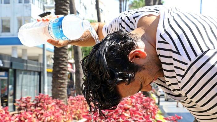 Sıcak havalarda su en az ne kadar tüketilmeli? Ölümcül sıcaklara karşı uzmanlar uyardı