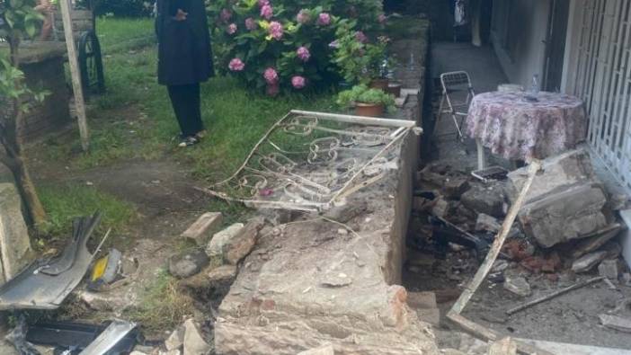 Zonguldak'ta otomobil bahçe duvarını yıktı