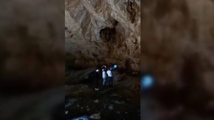 Buz mağarasında çocuğunun gözleri önünde 80 metrelik çukura düşen baba hayatını kaybetti düşme anı kameraya yansıdı
