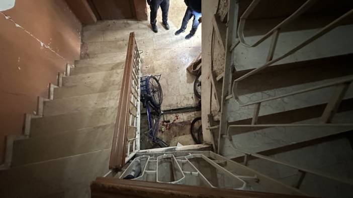 İstiklal ’de 4. kattan merdiven boşluğuna düşen bebek ağır yaralandı