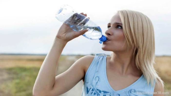 Yazın günlük en az kaç litre su tüketilmeli? Diyetisyen uyardı