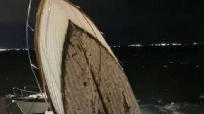Kartal'da sahile dev dalgalar vurdu: Dragos Sahili'nde 1 tekne battı