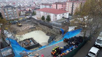 Okulun yanında bulunan inşaatın istinat duvarı çöktü