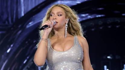 "Ten rengini açtırdı" iddialarına Beyonce'nin annesi ateş püskürdü