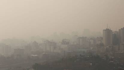 Tahran'da hava kirliliğinden dolayı eğitime ara verildi