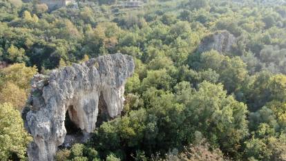 Deprem Roma döneminde devasa taşlarla inşa edilen su kemerini yok etti