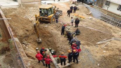 Sancaktepe'de toprak altında kalan işçi hayatını kaybetti
